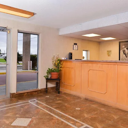 Super 8 Seguin Hotel